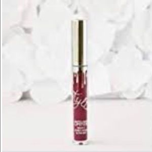 Kylie lip kit blitzen - comes with free mini Kylie